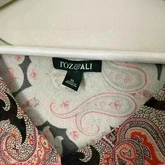 Roz & Ali Blouse Sleeveless Paisley Print Business Casual - Picture 6 of 8